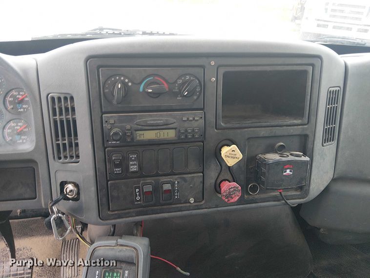 image for item DU3114 2007 International 7300 bucket truck