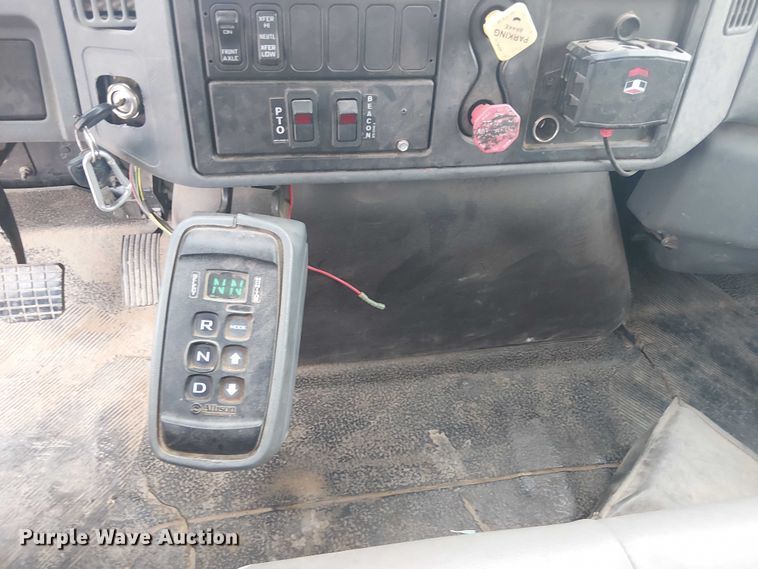 image for item DU3114 2007 International 7300 bucket truck