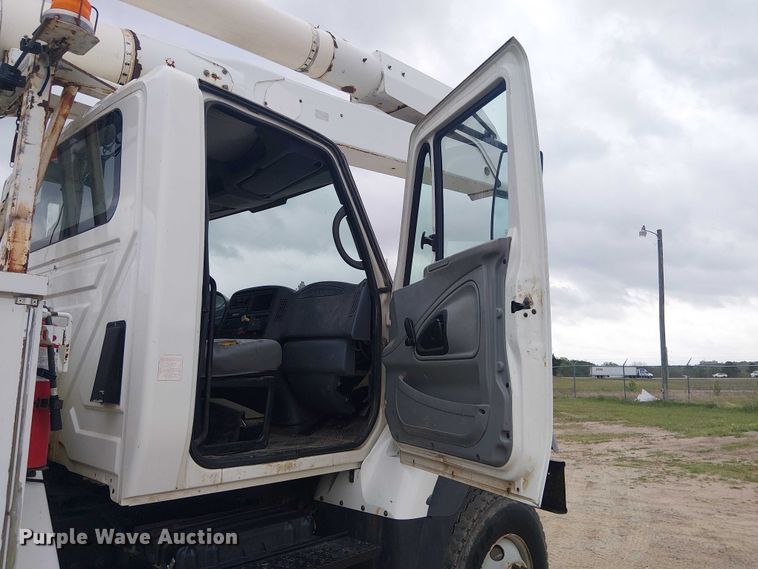 image for item DU3114 2007 International 7300 bucket truck