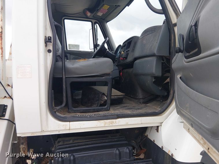 image for item DU3114 2007 International 7300 bucket truck