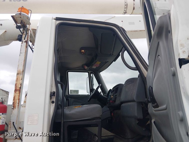 image for item DU3114 2007 International 7300 bucket truck