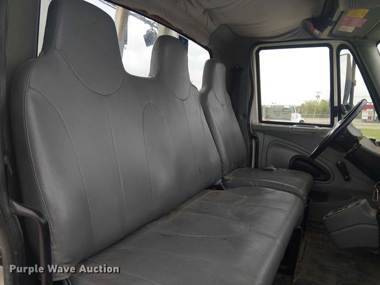 image for item DU3114 2007 International 7300 bucket truck