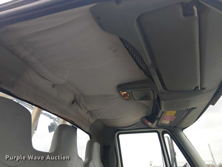 image for item DU3114 2007 International 7300 bucket truck