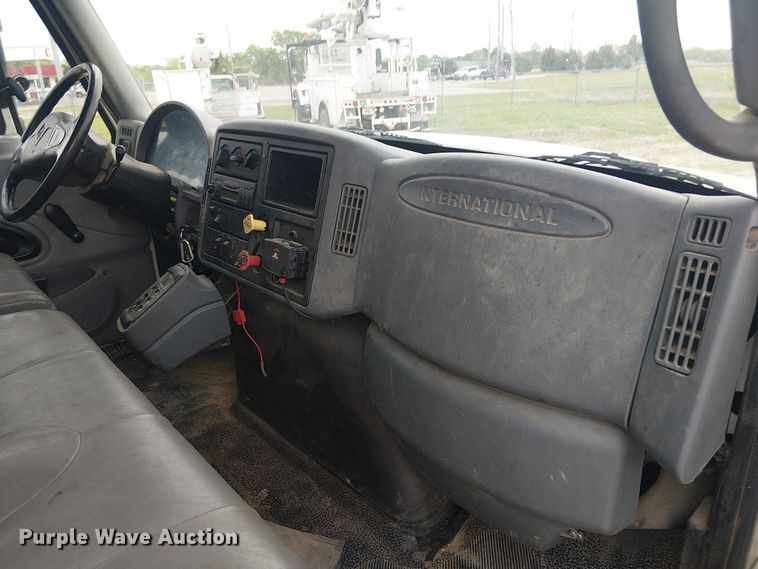 image for item DU3114 2007 International 7300 bucket truck