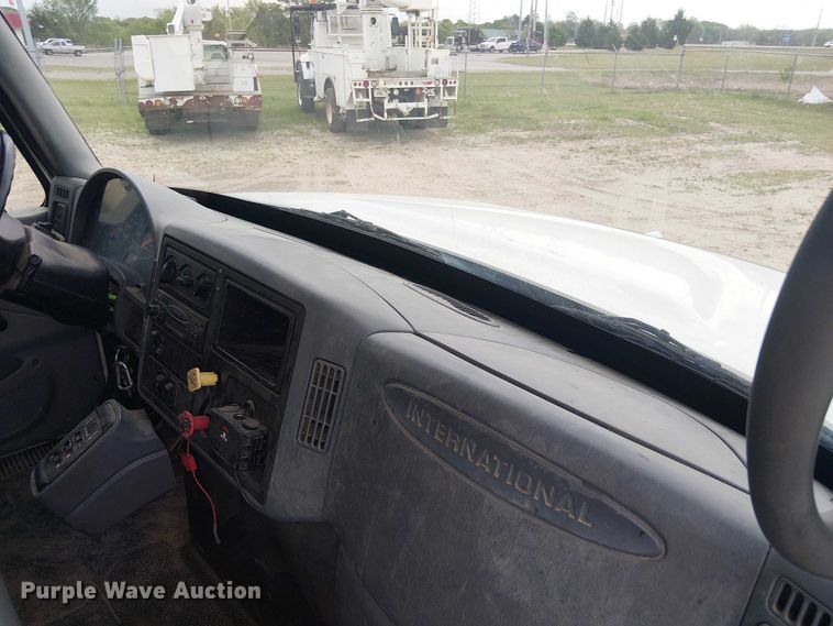 image for item DU3114 2007 International 7300 bucket truck