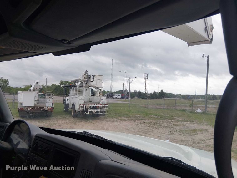 image for item DU3114 2007 International 7300 bucket truck