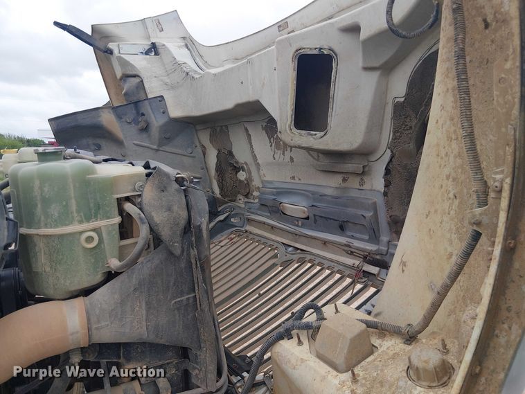 image for item DU3114 2007 International 7300 bucket truck