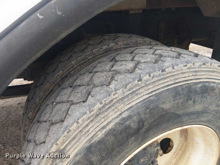 image for item DU3114 2007 International 7300 bucket truck