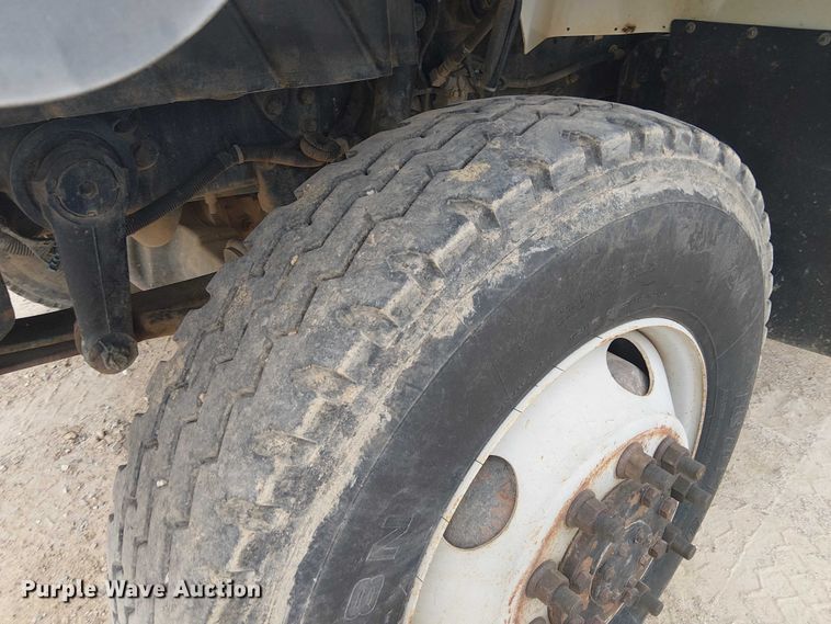 image for item DU3114 2007 International 7300 bucket truck