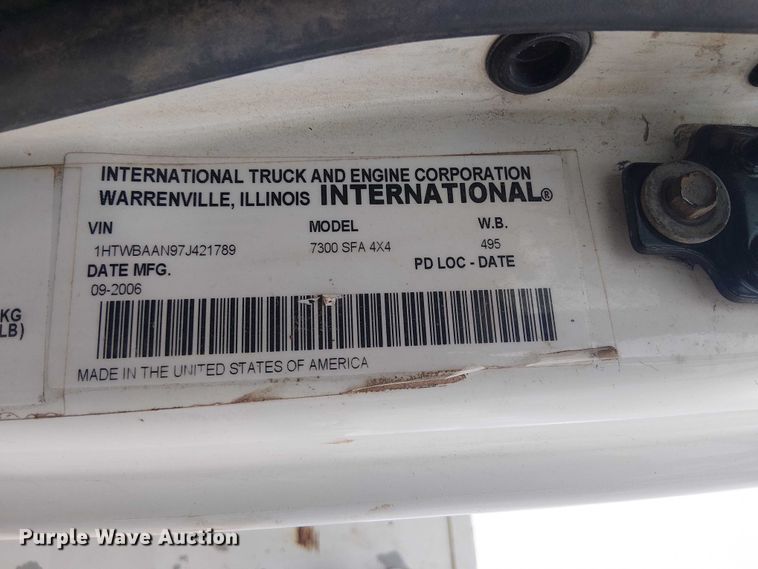 image for item DU3114 2007 International 7300 bucket truck