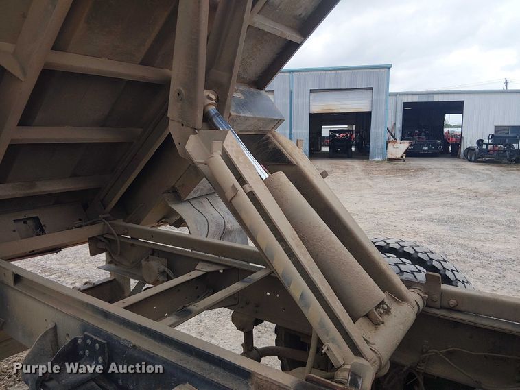 image for item DU3116 2005 GMC C7500 forestry bucket truck