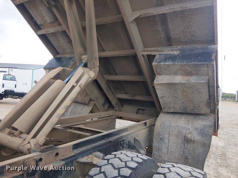 image for item DU3116 2005 GMC C7500 forestry bucket truck