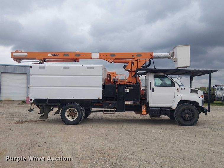 image for item DU3116 2005 GMC C7500 forestry bucket truck