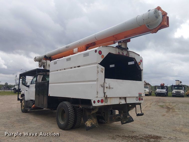 image for item DU3116 2005 GMC C7500 forestry bucket truck