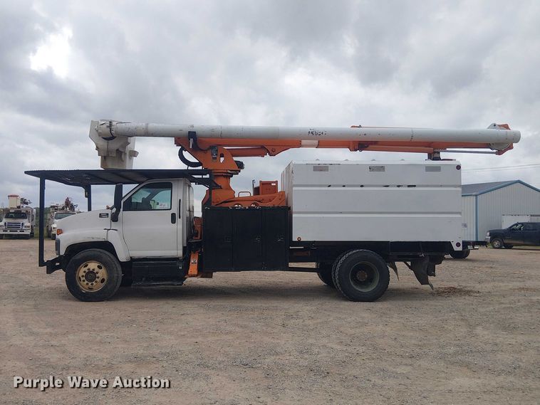 image for item DU3116 2005 GMC C7500 forestry bucket truck