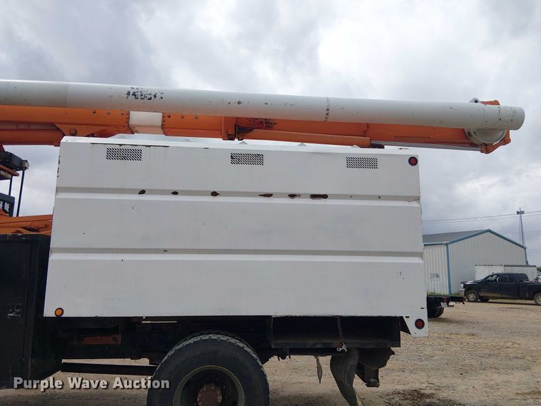 image for item DU3116 2005 GMC C7500 forestry bucket truck