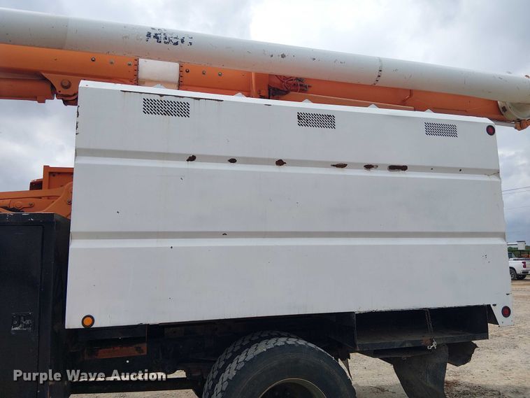 image for item DU3116 2005 GMC C7500 forestry bucket truck