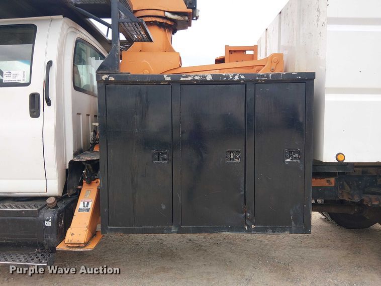 image for item DU3116 2005 GMC C7500 forestry bucket truck