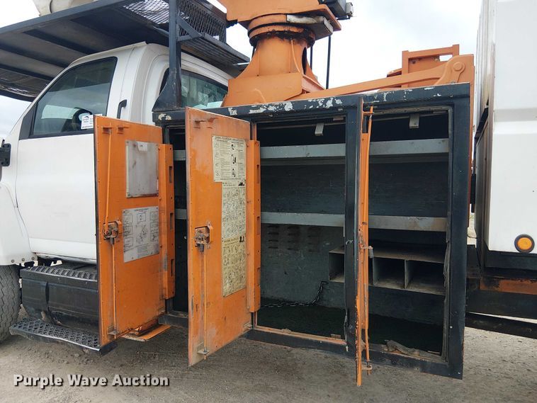 image for item DU3116 2005 GMC C7500 forestry bucket truck