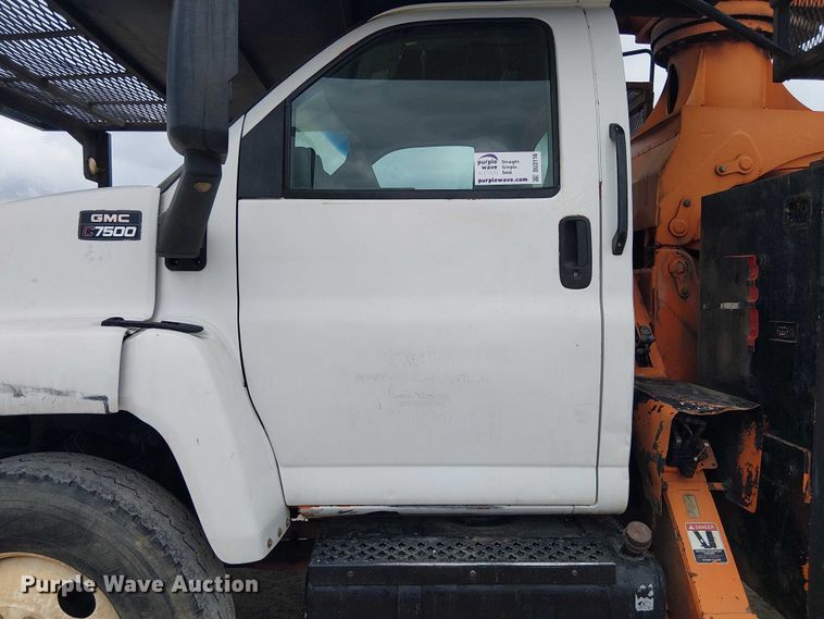 image for item DU3116 2005 GMC C7500 forestry bucket truck