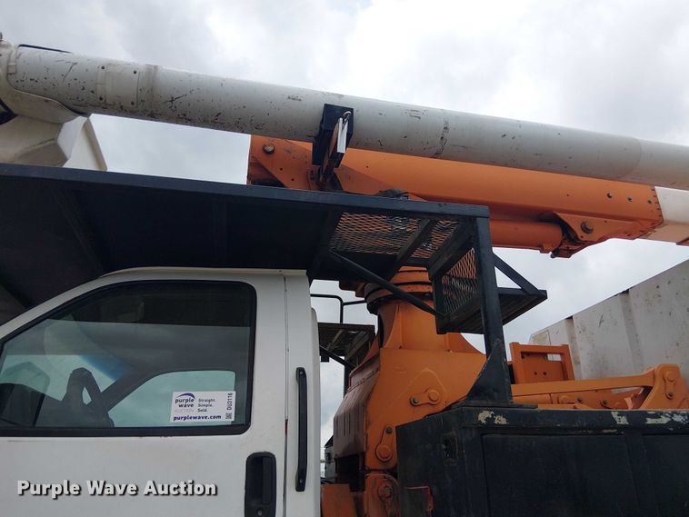 image for item DU3116 2005 GMC C7500 forestry bucket truck