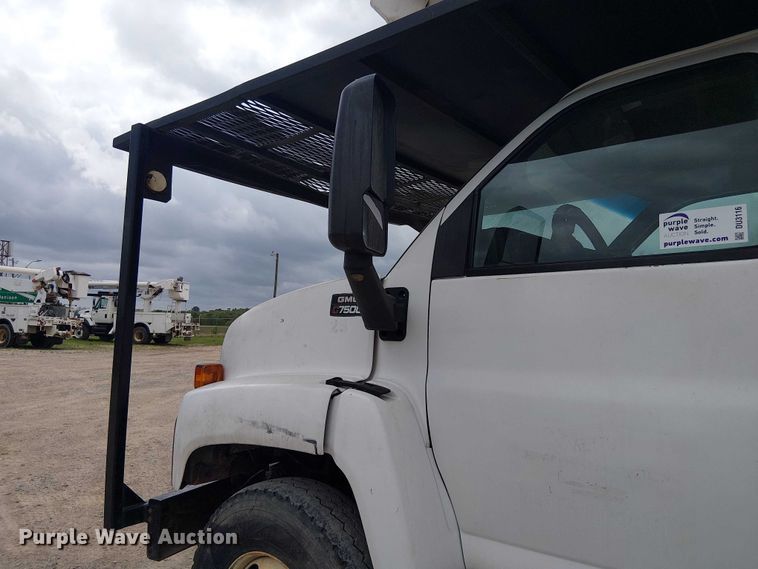 image for item DU3116 2005 GMC C7500 forestry bucket truck
