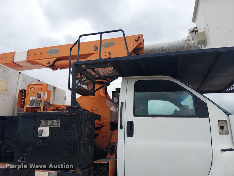 image for item DU3116 2005 GMC C7500 forestry bucket truck
