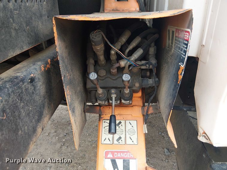 image for item DU3116 2005 GMC C7500 forestry bucket truck