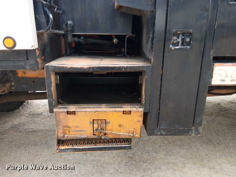 image for item DU3116 2005 GMC C7500 forestry bucket truck