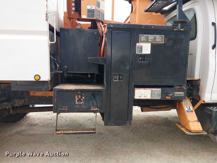 image for item DU3116 2005 GMC C7500 forestry bucket truck