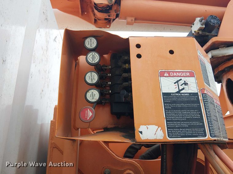 image for item DU3116 2005 GMC C7500 forestry bucket truck