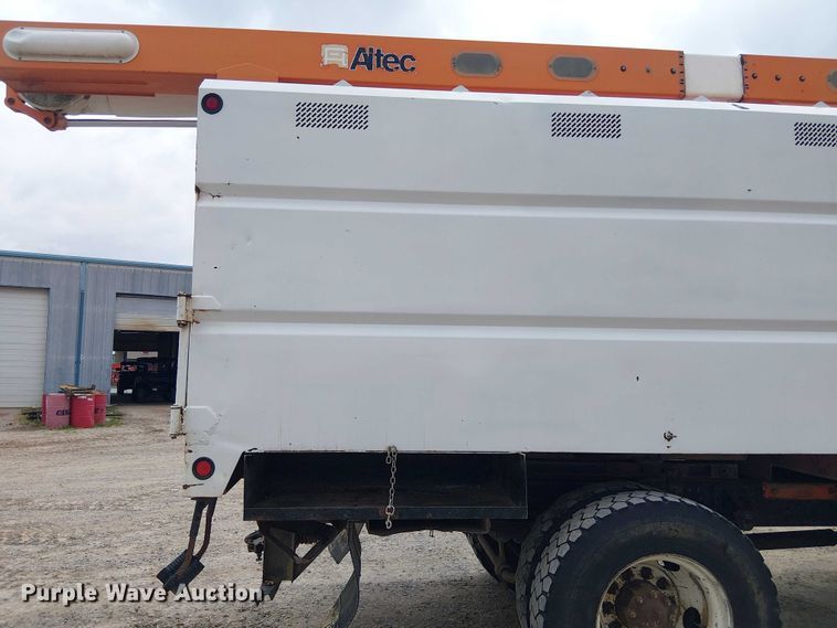 image for item DU3116 2005 GMC C7500 forestry bucket truck