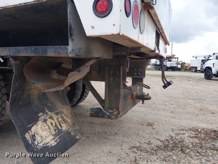 image for item DU3116 2005 GMC C7500 forestry bucket truck