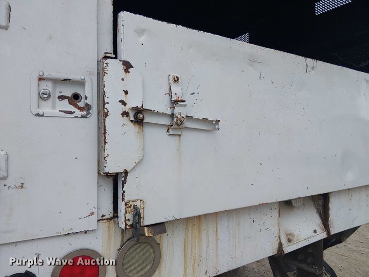 image for item DU3116 2005 GMC C7500 forestry bucket truck