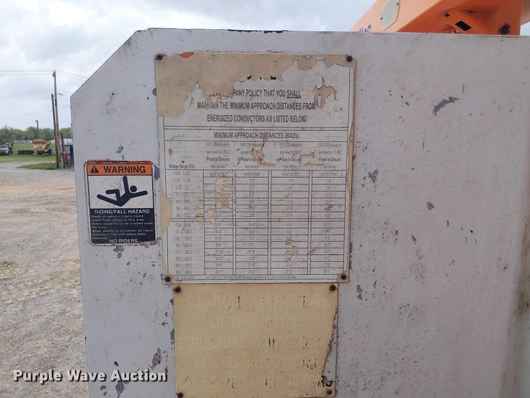 image for item DU3116 2005 GMC C7500 forestry bucket truck