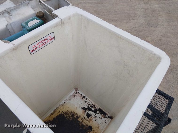 image for item DU3116 2005 GMC C7500 forestry bucket truck