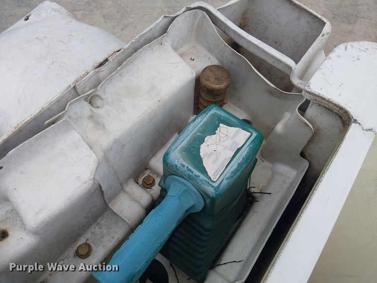 image for item DU3116 2005 GMC C7500 forestry bucket truck