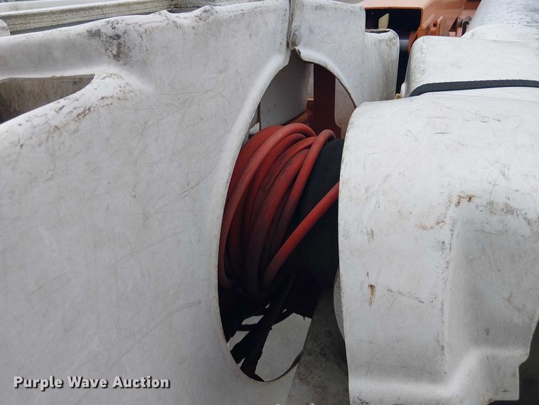 image for item DU3116 2005 GMC C7500 forestry bucket truck