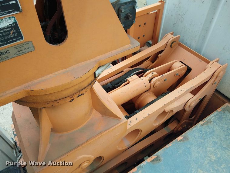 image for item DU3116 2005 GMC C7500 forestry bucket truck