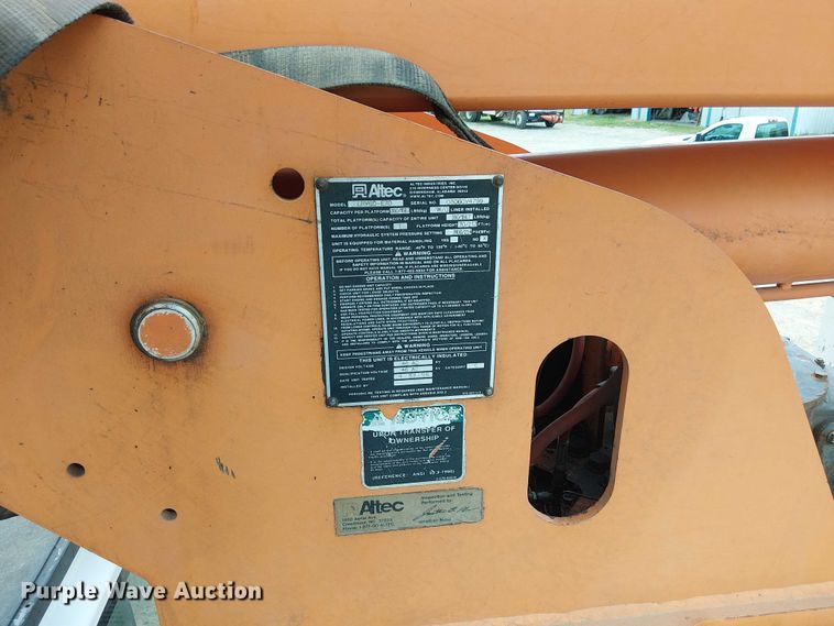 image for item DU3116 2005 GMC C7500 forestry bucket truck