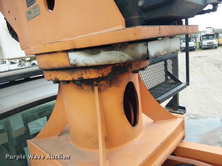 image for item DU3116 2005 GMC C7500 forestry bucket truck