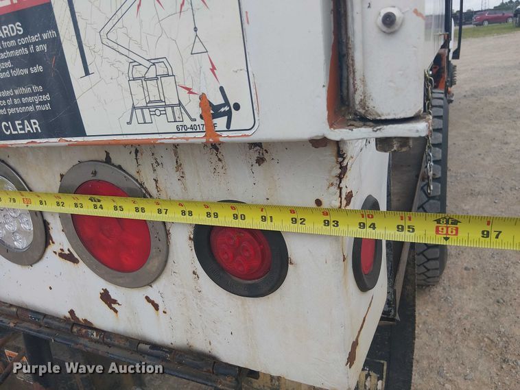 image for item DU3116 2005 GMC C7500 forestry bucket truck