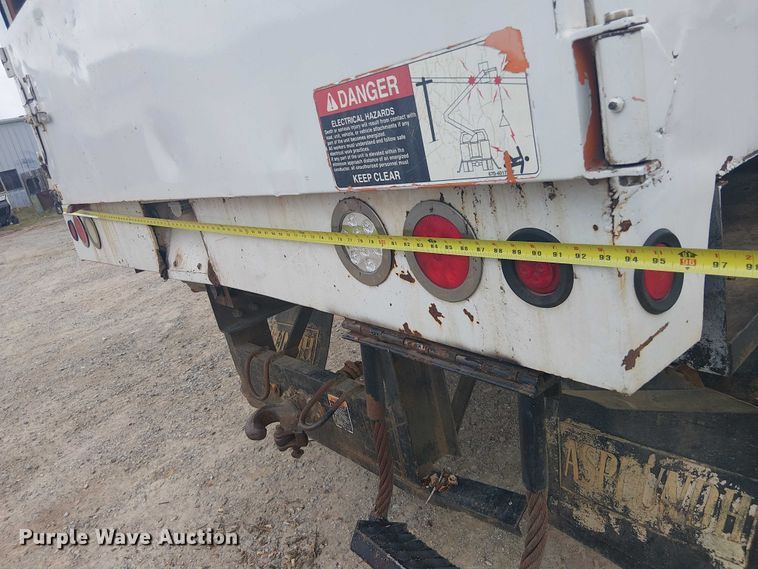 image for item DU3116 2005 GMC C7500 forestry bucket truck