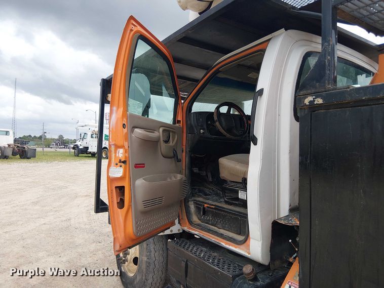 image for item DU3116 2005 GMC C7500 forestry bucket truck