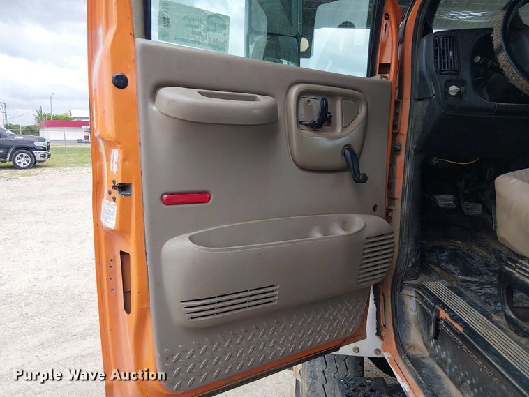 image for item DU3116 2005 GMC C7500 forestry bucket truck