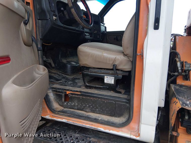 image for item DU3116 2005 GMC C7500 forestry bucket truck