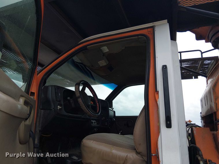 image for item DU3116 2005 GMC C7500 forestry bucket truck