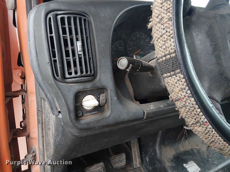 image for item DU3116 2005 GMC C7500 forestry bucket truck