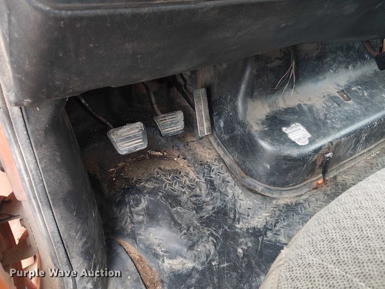 image for item DU3116 2005 GMC C7500 forestry bucket truck