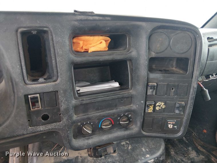 image for item DU3116 2005 GMC C7500 forestry bucket truck